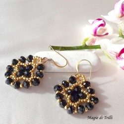 Orecchini donna handemade con cristalli neri  e rocailles dorate