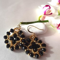 Orecchini donna handemade con cristalli neri  e rocailles dorate