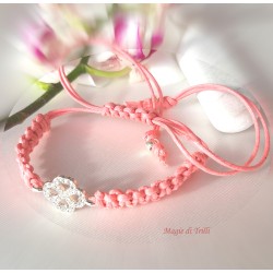 Braccialetto rosa portafortuna macramè regolabile