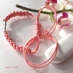 Braccialetto rosa portafortuna macramè regolabile