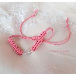 Braccialetto rosa portafortuna macramè regolabile