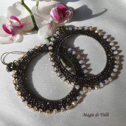 Orecchini a cerchio bronzo oro handemade con cristalli e filo per gioielli