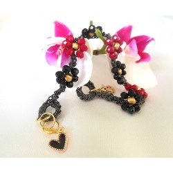 Braccialetto donna con fiori di cristalli neri e rossi intrecciati con filo per gioielli