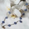 Collana girocollo Fiordaliso con cristalli azzurri e filo dorato