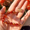 Bracciale shamballa regolabile rosso - oro, chiusura a bottone, perle vetro crackle